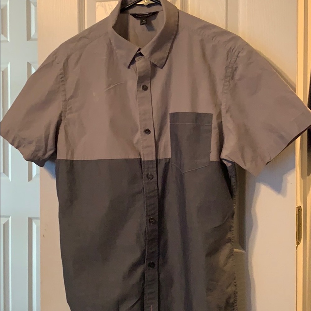 Banana Republic Short Sleeve Shirt. Medium